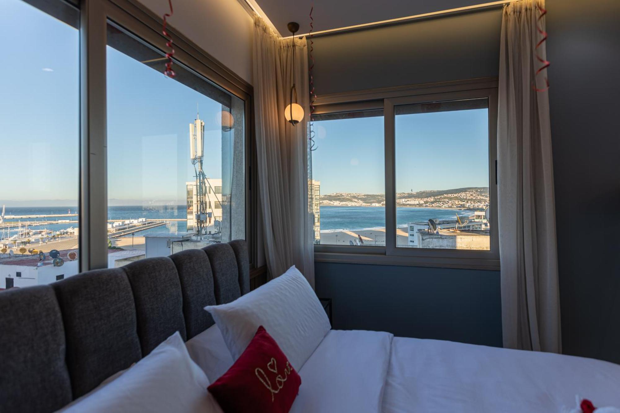 Marina View Residence Luxurious Studio Retreat With Stunning Ocean Views 1 Double Bedroom, 1 Convertible Couch Танжер Экстерьер фото