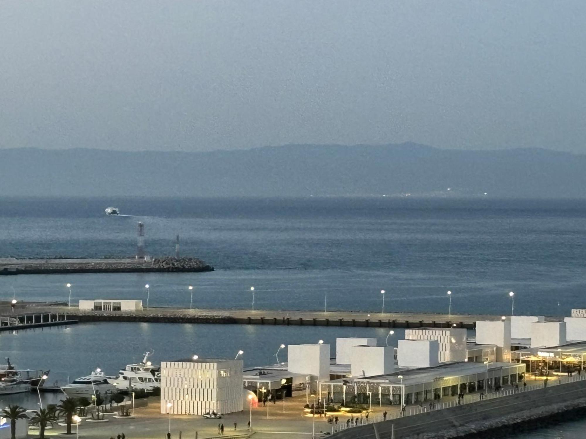 Marina View Residence Luxurious Studio Retreat With Stunning Ocean Views 1 Double Bedroom, 1 Convertible Couch Танжер Экстерьер фото