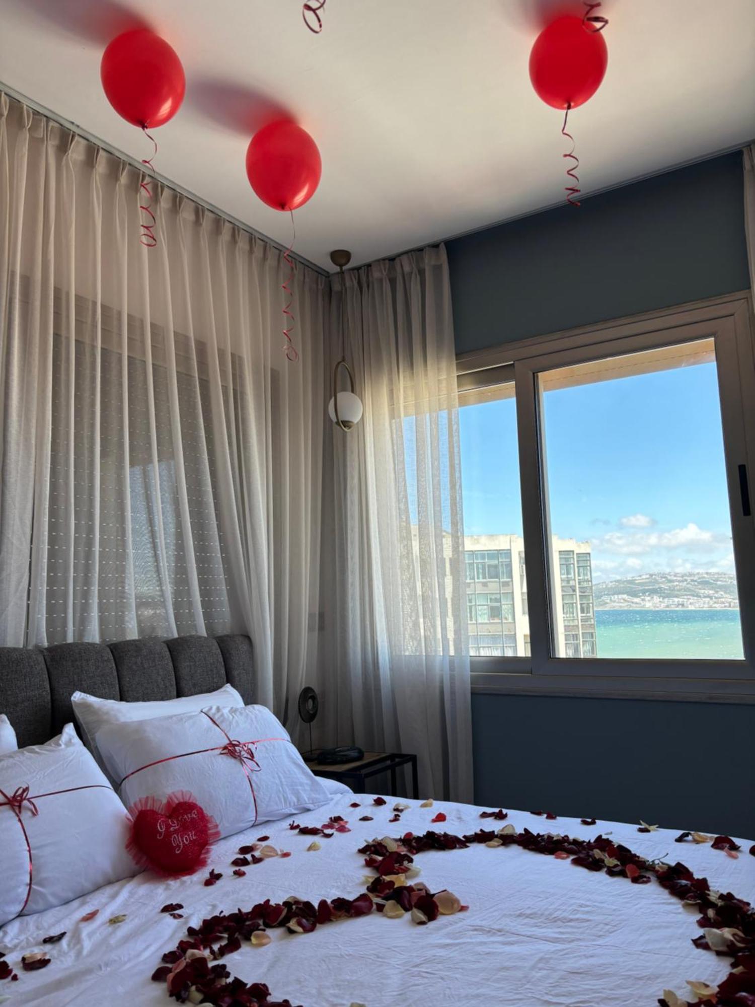Marina View Residence Luxurious Studio Retreat With Stunning Ocean Views 1 Double Bedroom, 1 Convertible Couch Танжер Экстерьер фото
