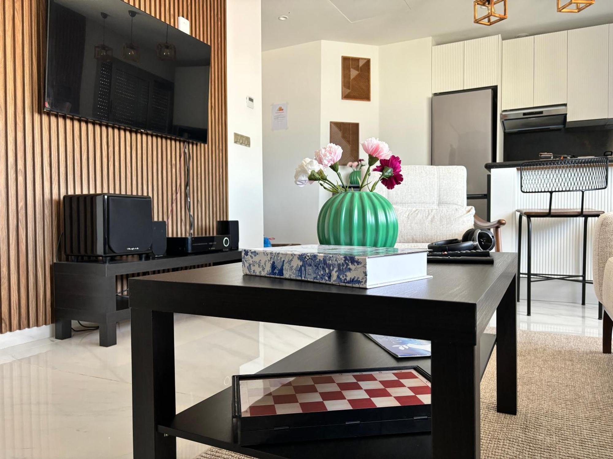 Marina View Residence Luxurious Studio Retreat With Stunning Ocean Views 1 Double Bedroom, 1 Convertible Couch Танжер Экстерьер фото